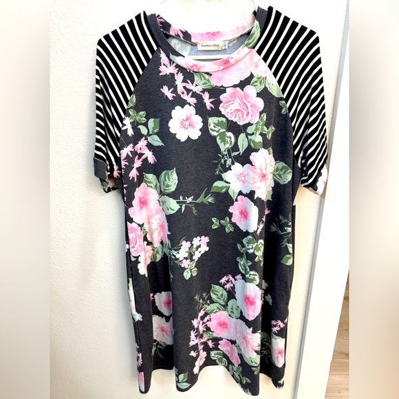 southern Stitch Dresses & Skirts - Southern Stitch Floral & Stripe Raglan Sleeve Dress | Size L